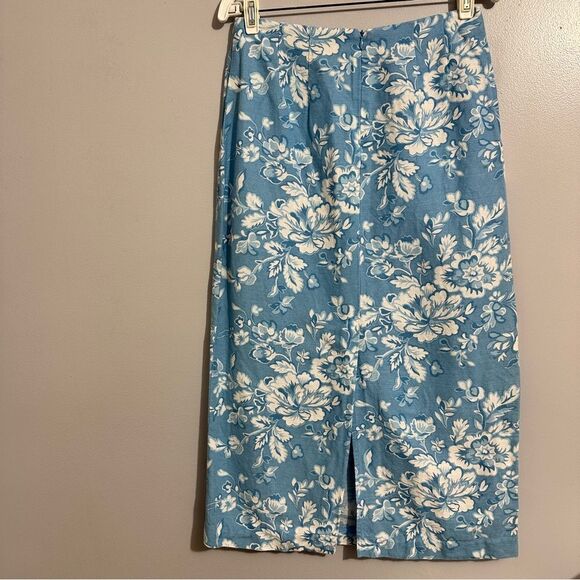 TALBOTS Slit Back blue and white floral skirt. Size 8P - Picture 2 of 7